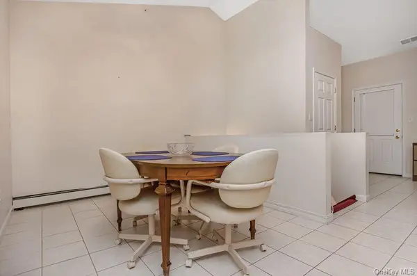 130 Francesca WAY, Amityville, NY 11701