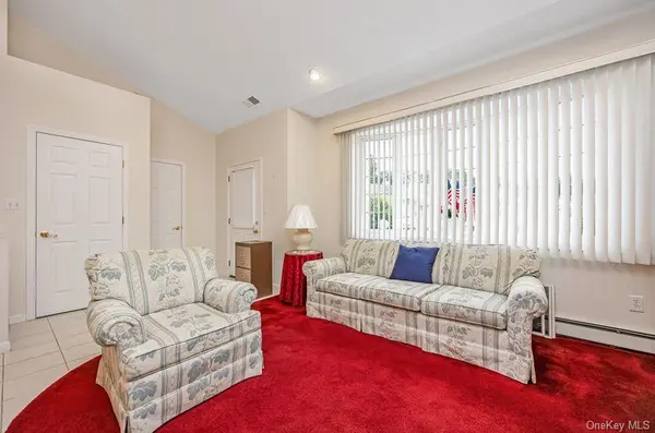 130 Francesca WAY, Amityville, NY 11701