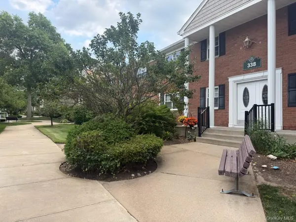 338 Lakeland AVE #6 E, Sayville, NY 11782