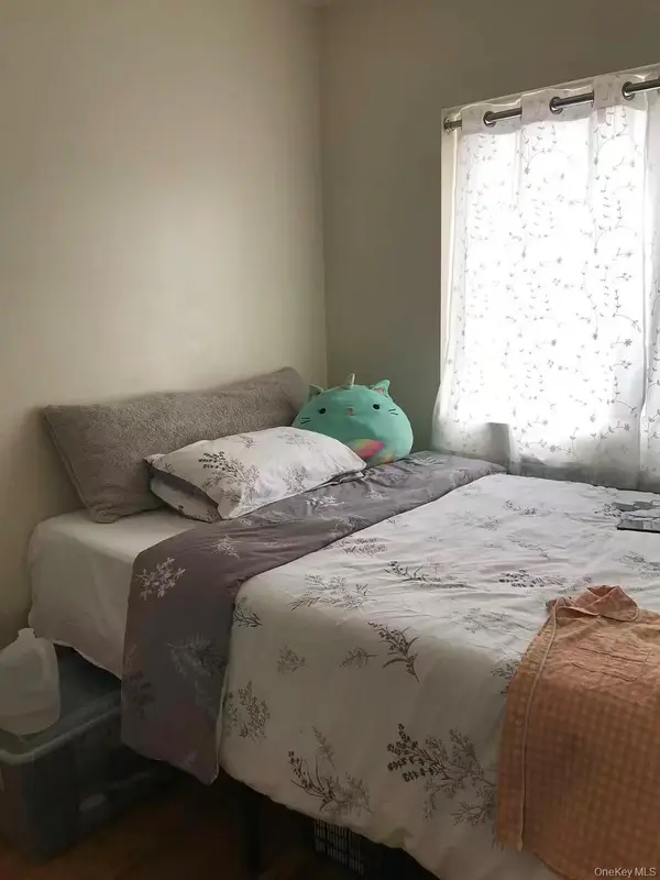 87-86 52nd AVE, Elmhurst, NY 11373
