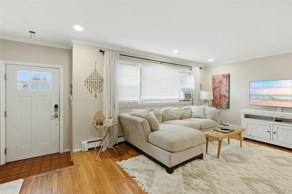 228 Island Pkwy, Island Park, NY 11558