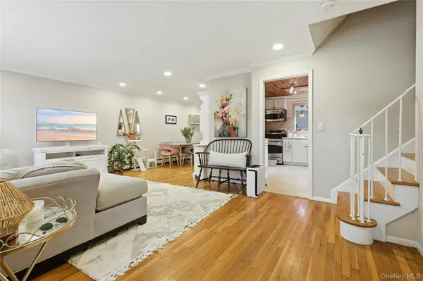 228 Island Pkwy, Island Park, NY 11558