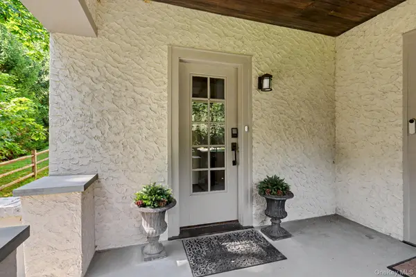 82 Douglas RD #B, Chappaqua, NY 10514
