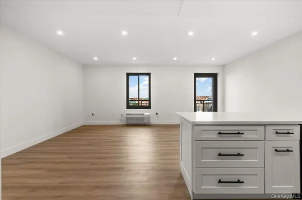 100 Broadway #4T, Long Beach, NY 11561