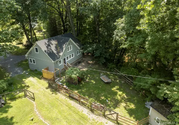 13-14 Creekside PL, Pleasant Valley, NY 12569