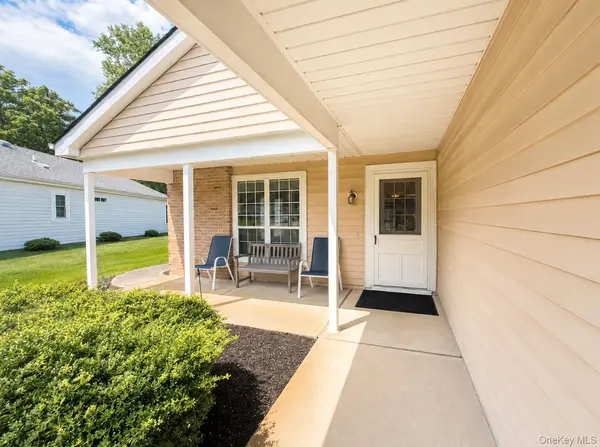 545 Stratford LN, Ridge, NY 11961