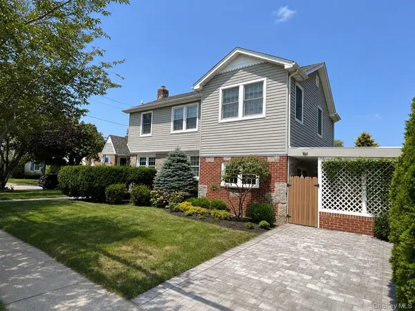 50 Eweler AVE, Floral Park, NY 11001