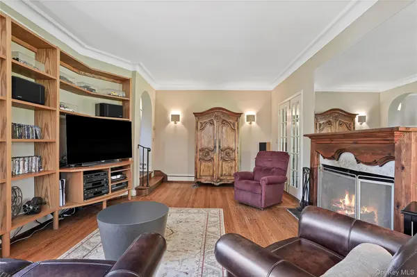13 Craven LN, White Plains, NY 10605