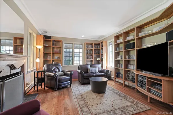 13 Craven LN, White Plains, NY 10605