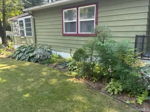 1661 Old Country RD #17, Riverhead, NY 11901