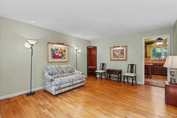 12 Gordon AVE, Bedford, NY 10506