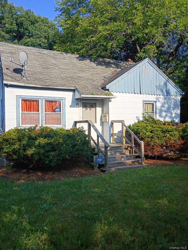 1718 N Gardiner DR, Bay Shore, NY 11706