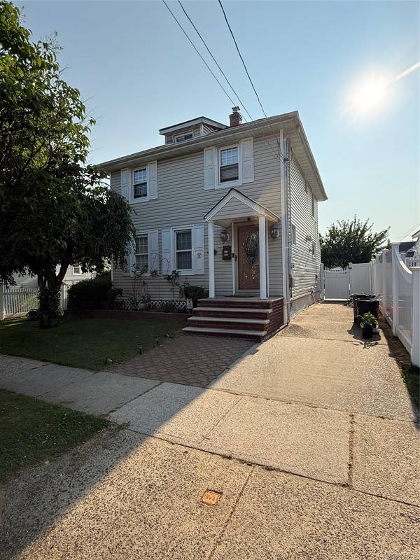 47 Franklin ST, Franklin Square, NY 11010