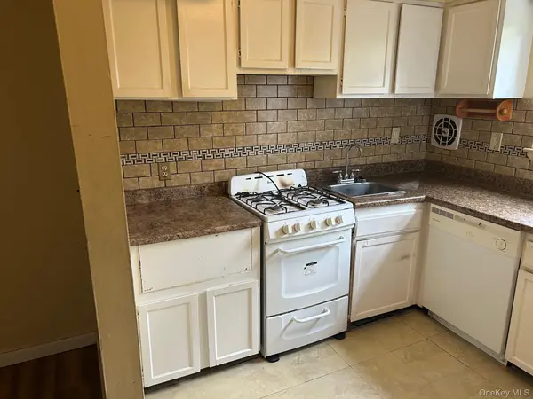 175 Sneden PL #175, Spring Valley, NY 10977