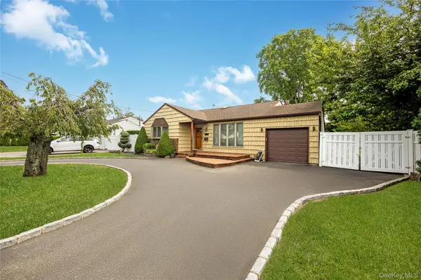 19 Glenda DR, Deer Park, NY 11729