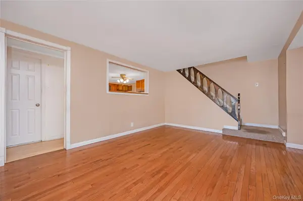 525 Beech ST, North Babylon, NY 11703