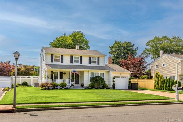 334 Greenbelt Pkwy, Holtsville, NY 11742