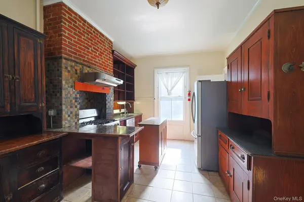129 Academy ST, Poughkeepsie, NY 12601