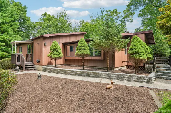 61 Lakeview DR, Tomkins Cove, NY 10986