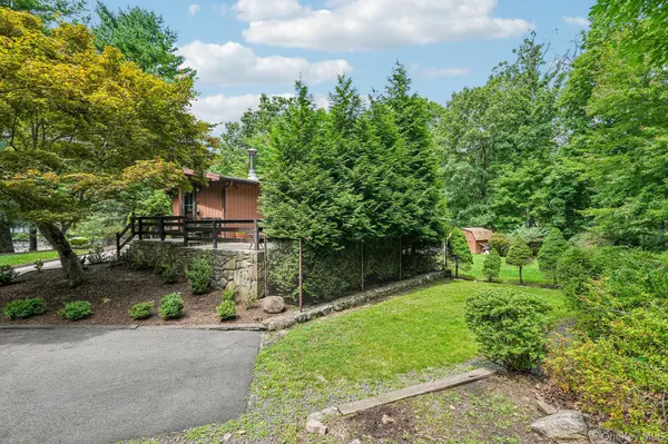 61 Lakeview DR, Tomkins Cove, NY 10986