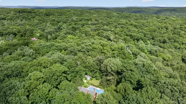 541 E Mountain RD, Cold Spring, NY 10516