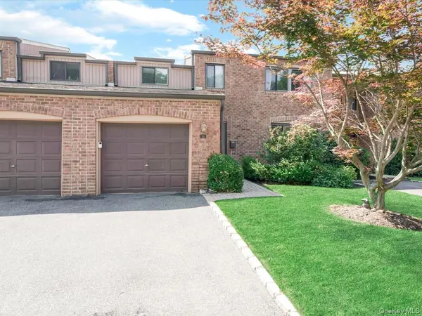 34 Windsor Gate DR, New Hyde Park, NY 11040