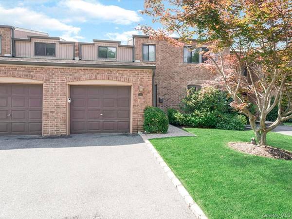 34 Windsor Gate DR, New Hyde Park, NY 11040