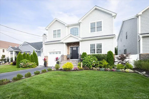 2716 Landing AVE, Bellmore, NY 11710