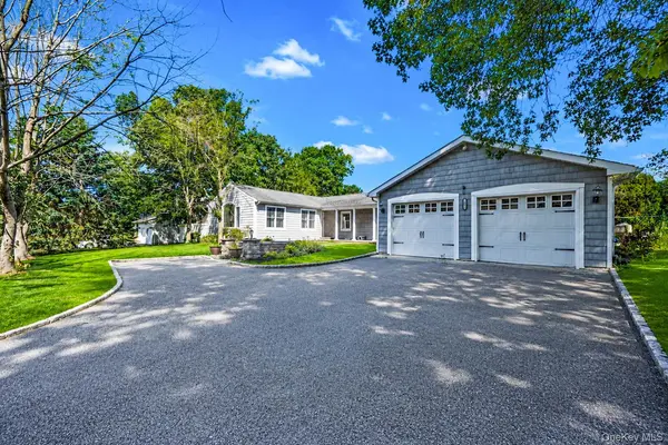 23 Cottage DR, Farmingville, NY 11738