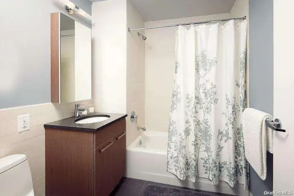 1215 Broadway #424, Astoria, NY 11106