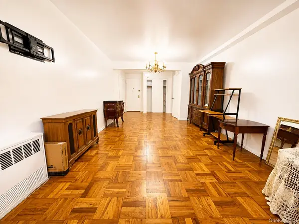 67-50 Thornton PL #1D, Forest Hills, NY 11375