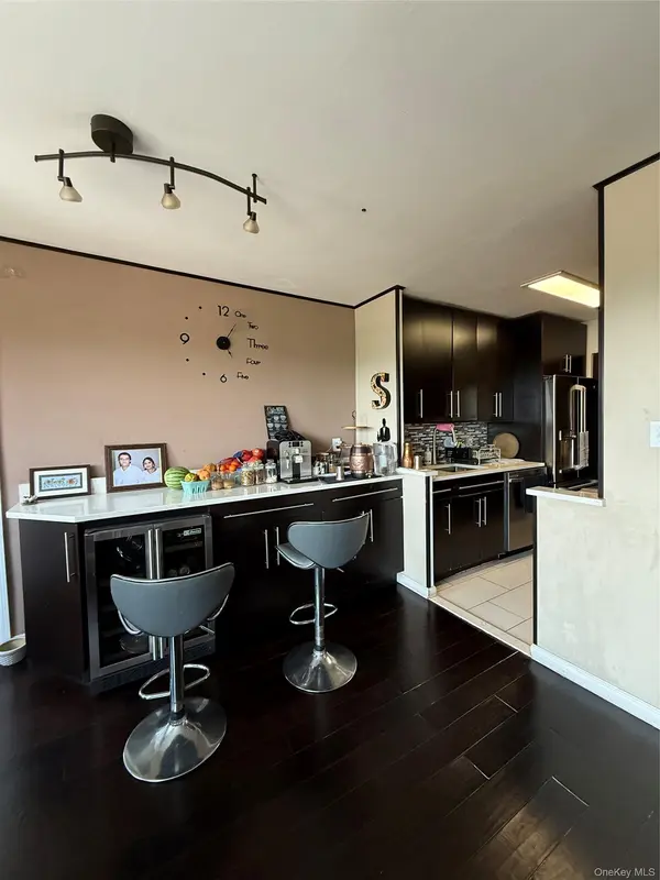 61-20 Grand Central Pkwy #B 1103, Forest Hills, NY 11375
