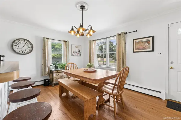 8 Beecher AVE, East Islip, NY 11730