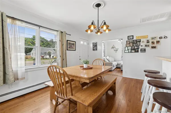 8 Beecher AVE, East Islip, NY 11730