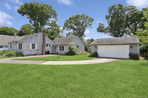 8 Beecher AVE, East Islip, NY 11730
