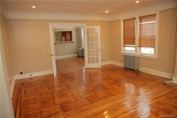 4457 Mundy LN, Bronx, NY 10466