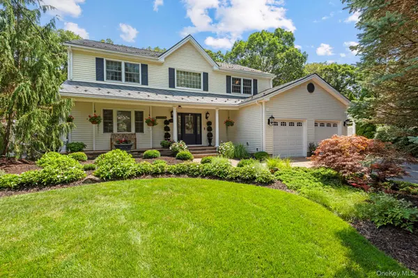 35 Pine Ridge DR, Smithtown, NY 11787