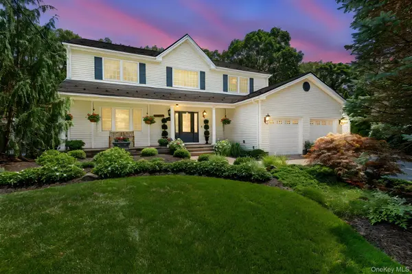 35 Pine Ridge DR, Smithtown, NY 11787