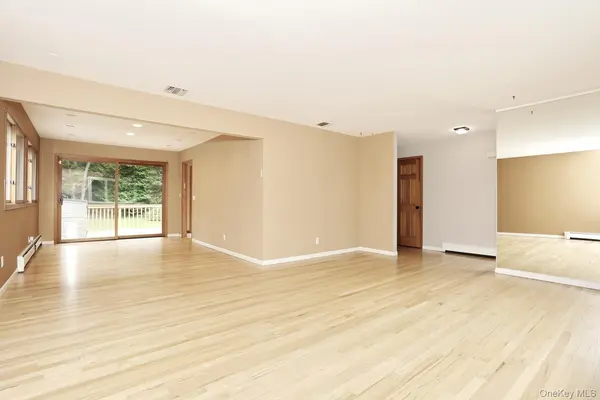 160 Pascack RD, Chestnut Ridge, NY 10965