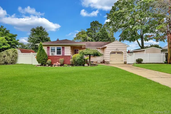 127 Queens AVE, West Babylon, NY 11704