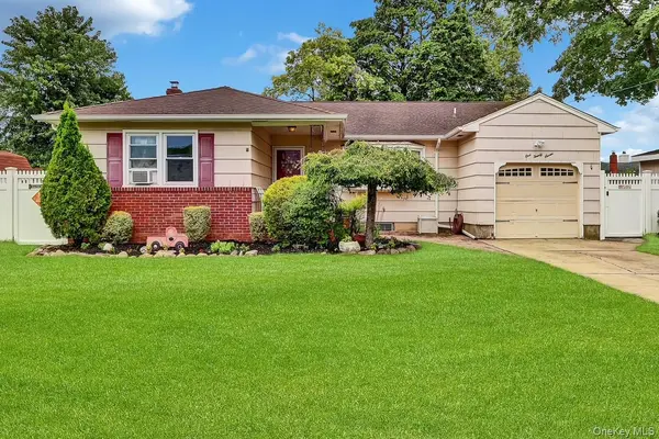127 Queens AVE, West Babylon, NY 11704