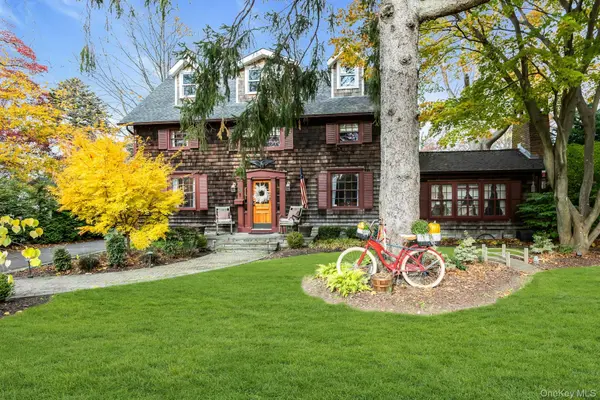 105 Academy ST, Bayport, NY 11705
