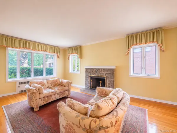 76-26 176th ST, Fresh Meadows, NY 11366