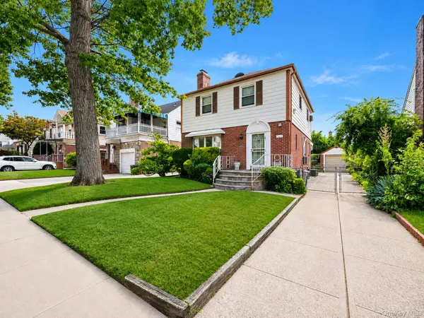76-26 176th ST, Fresh Meadows, NY 11366