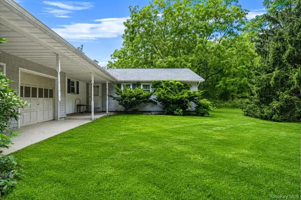 42 E Bartlett RD, Middle Island, NY 11953