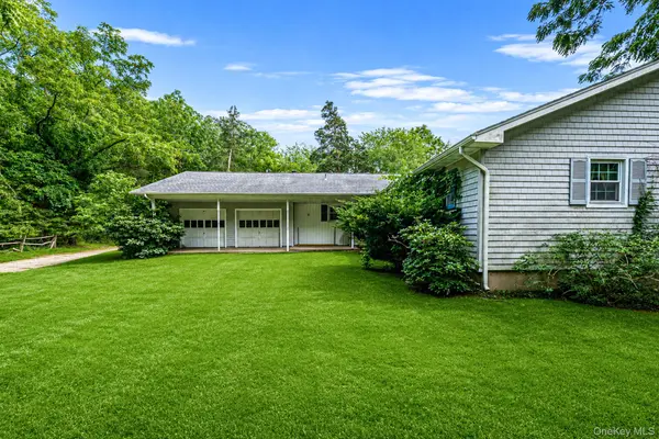 42 E Bartlett RD, Middle Island, NY 11953