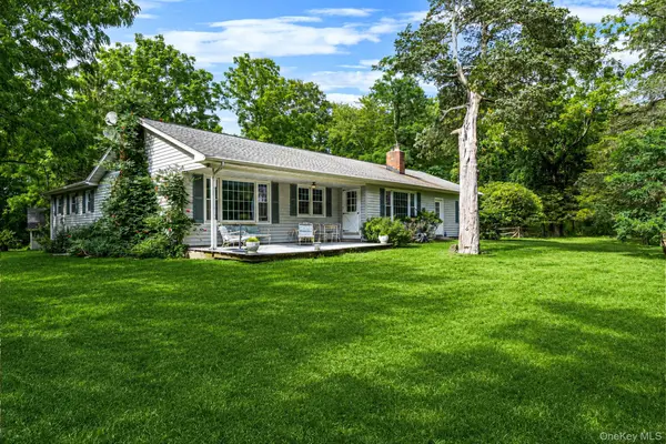 42 E Bartlett RD, Middle Island, NY 11953