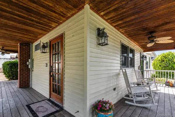 14 Coles PL, Northport, NY 11768