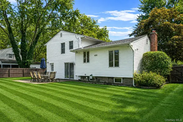 49 Munson CT, Melville, NY 11747