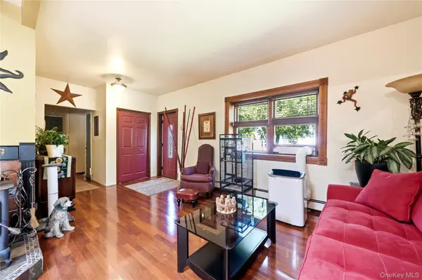 350 Boulder ST, Ronkonkoma, NY 11779